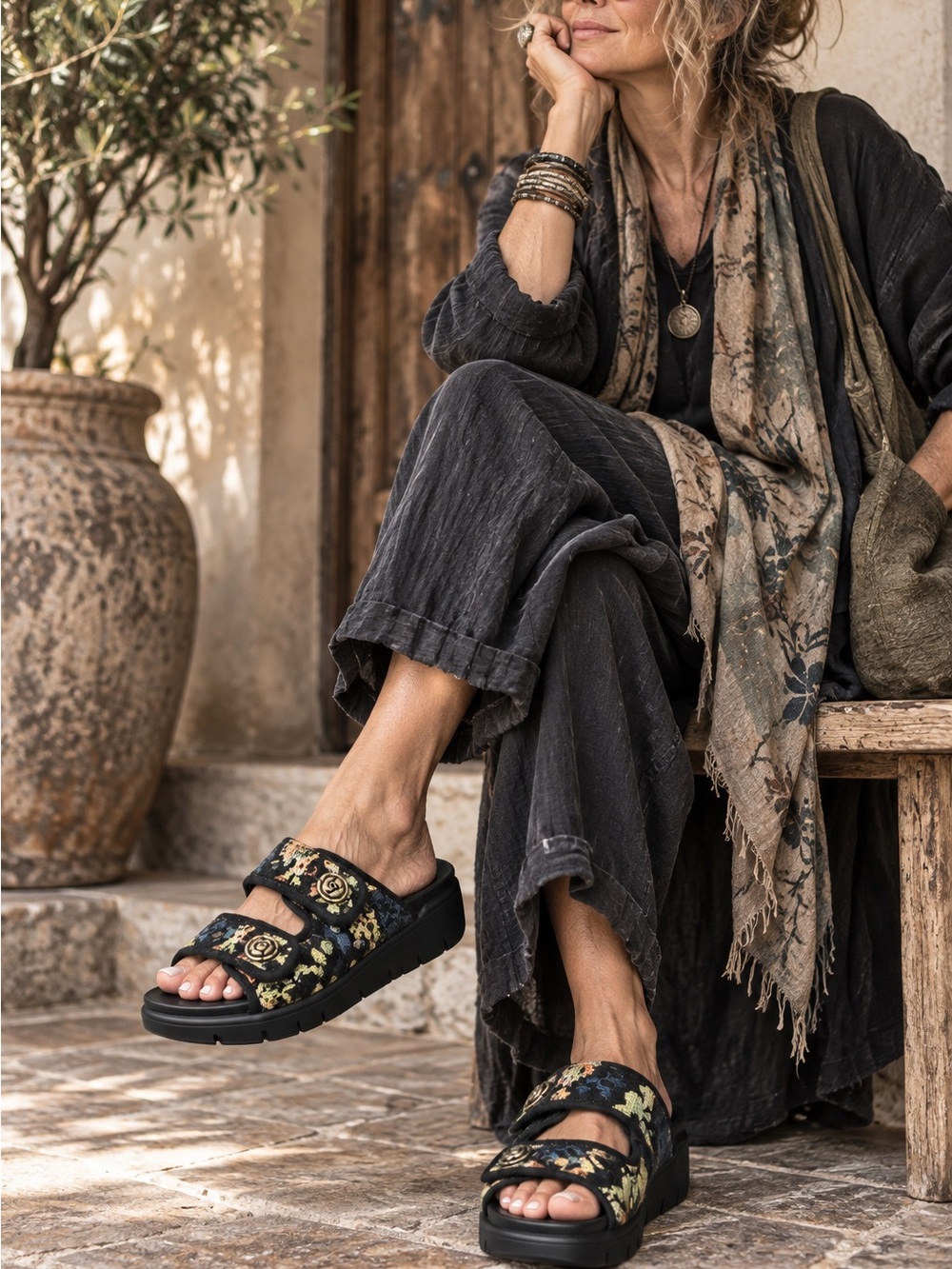 Alegria Size 36 Black Floral Tapestry Double Strap Comfort Sandals Lagenlook